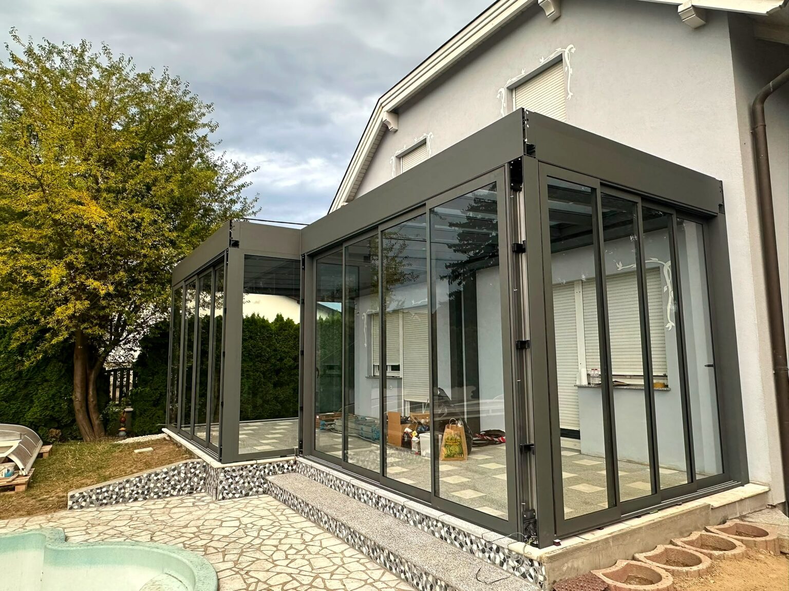 PergoLife CUBE Glasüberdachung mit Glaswänden – Kundenprojekt