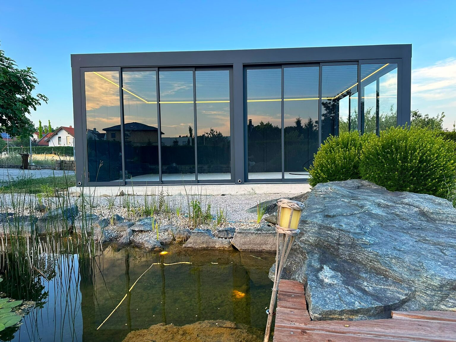 Sommergarten am Abend
